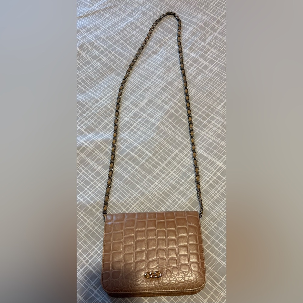 Elegant Brown Croc-Embossed Crossbody Bag